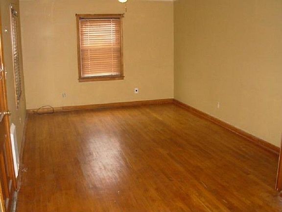 2nd image of 408 W Terrace Ln