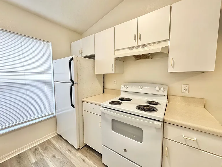 3228 Courtney Dr — Photo 7