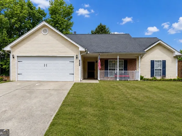 5825 April Dr, Sugar Hill, GA 30518