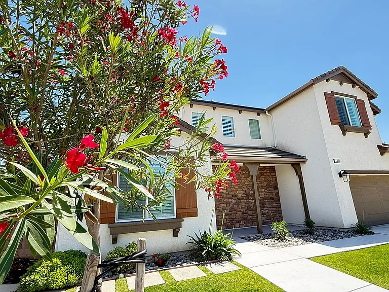 1821 W Corvina Ave — Photo 2