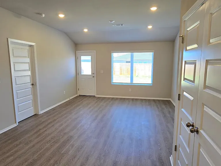 6605 NW Kathleen St — Photo 4