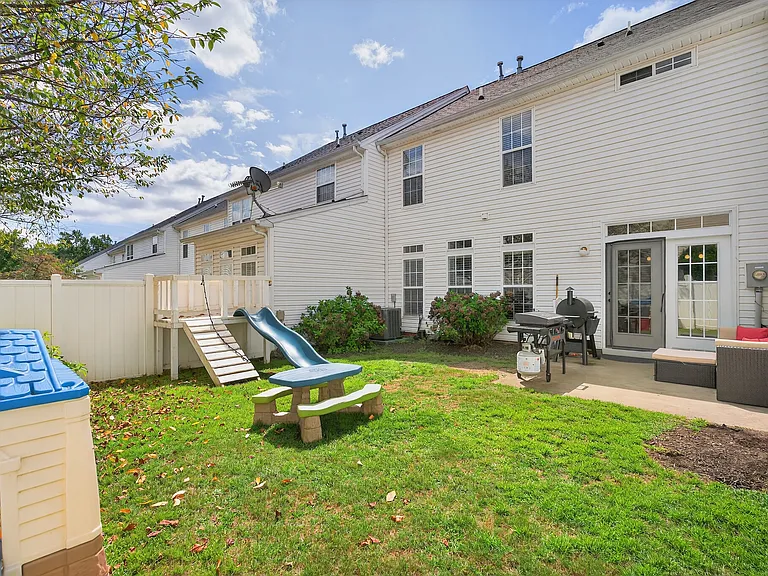 263 Hadley Commons Dr #1 — Photo 27