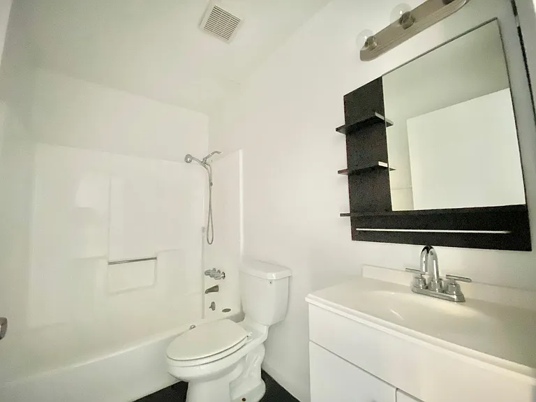 Electro Apartments - WSP 833 Berendo LLC — Photo 38