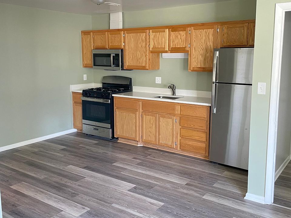 1st image of 129 Green St #1