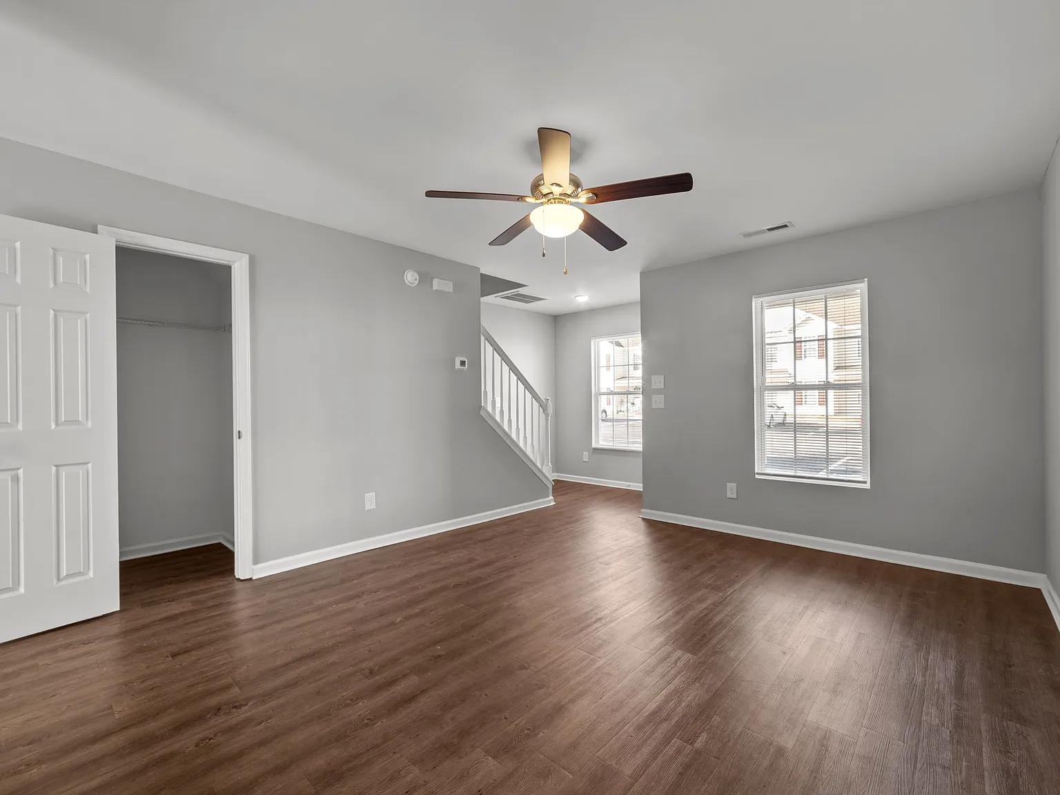 2 bed, 2.5 bath, 1026 sqft, $1,200 — Photo 2