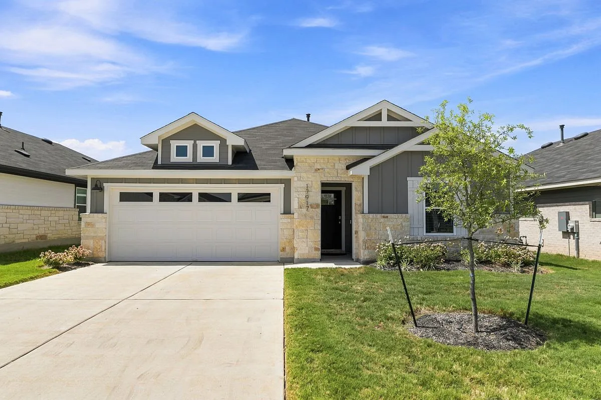 4 bed, 3.0 bath, 2041 sqft, $2,295 — Photo 1