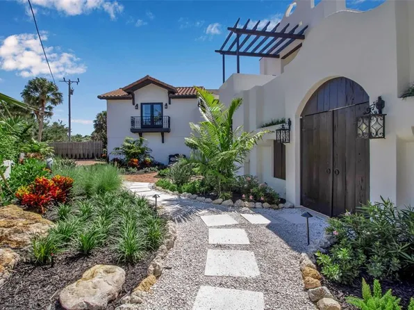 121 N Casey Key Rd, Osprey, FL 34229