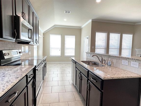 5th image of 238 Churchill Dr