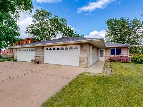 1703 Hiawatha Dr E, Wabasha, MN 55981