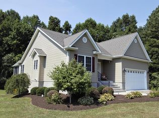 587 Lake View Ter, Warsaw, VA 22572