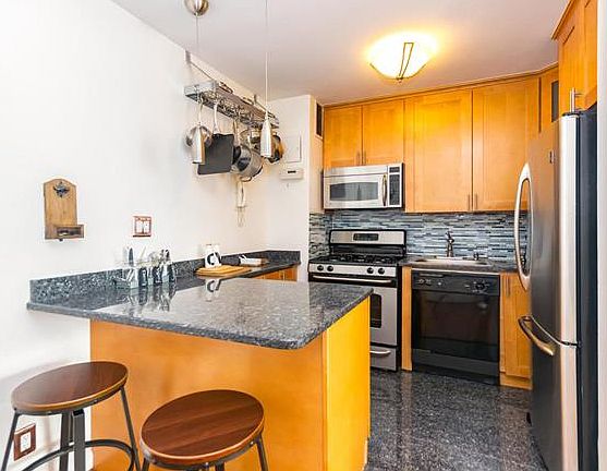 3rd image of 5800 Arlington Ave APT 15O