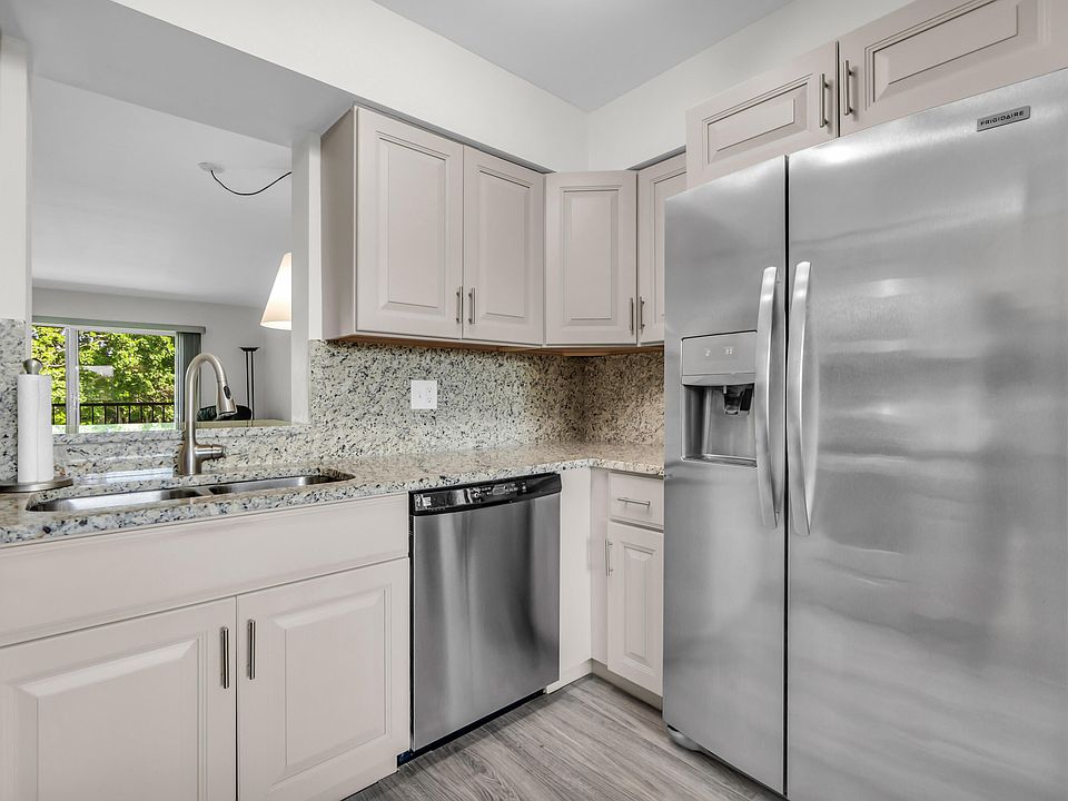 1st image of 7267 HUNTINGTON Lane #403