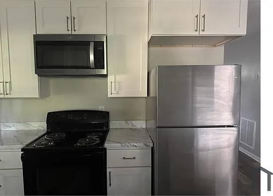 3 bed, 1100 sqft, $1,600 — Photo 2
