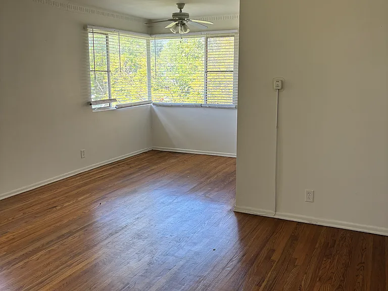 3208 S Barrington Ave #G — Photo 11