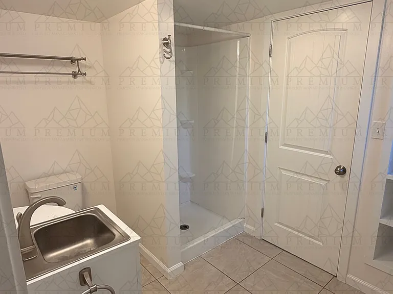 214 E 7th Pl — Photo 15