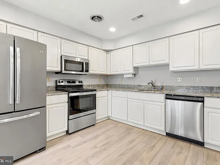 645 Muhlenberg Dr #407 — Photo 12
