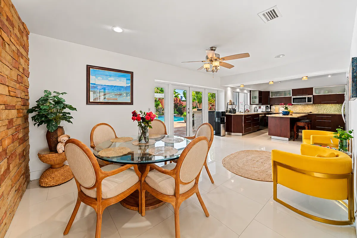 3 bed, 2.0 bath, 2417 sqft, $5,500 — Photo 3