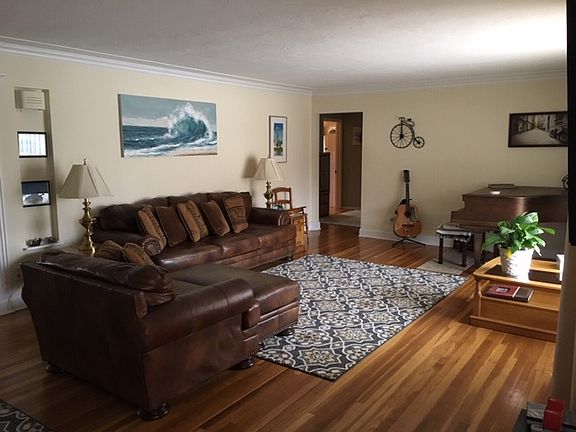 4th image of 2218 Marshfield Blvd