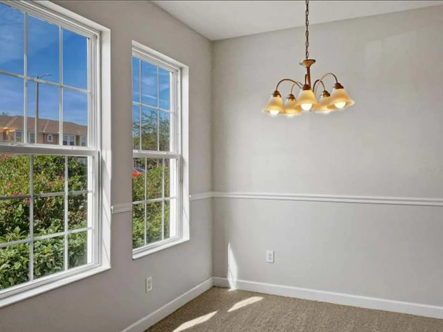 2 Bedroom Townhome in Riverview — Photo 2