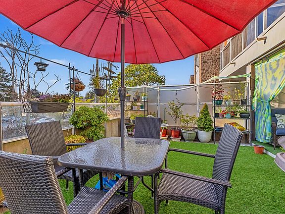 3rd image of 5555 Victoria Dr #203