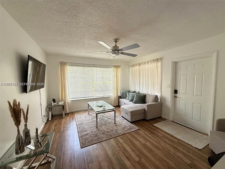 2220 NE 36th St #1 — Photo 5