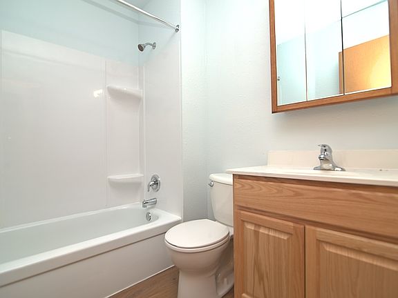 2nd image of 218 W Atchison St #10874966
