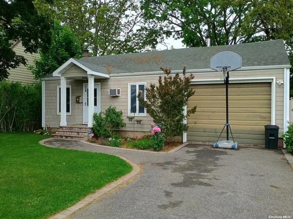 220 45th Street, Lindenhurst, NY 11757