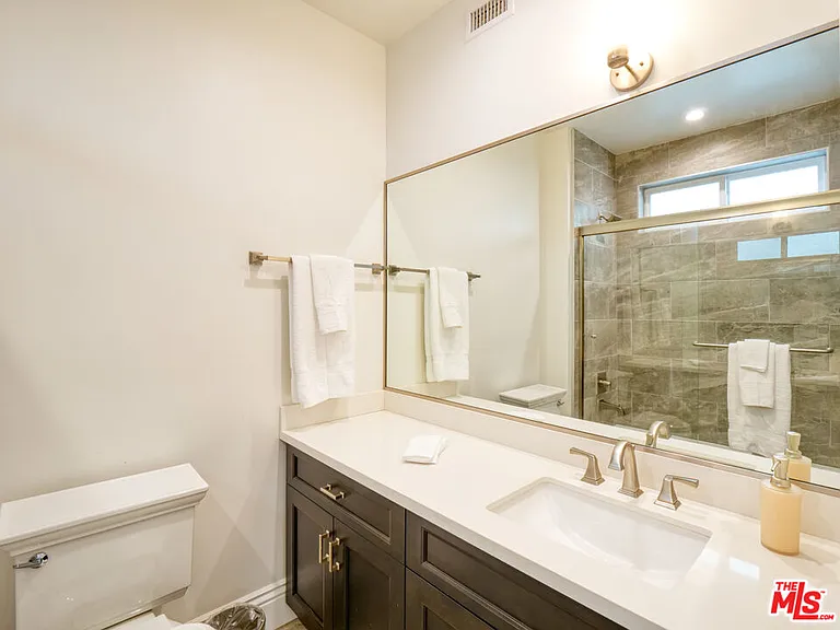 8700 Chalmers Dr #Penthouse 401 — Photo 13