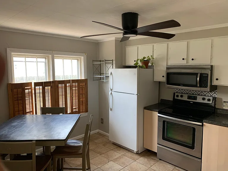 4513 Leslie Ave — Photo 6