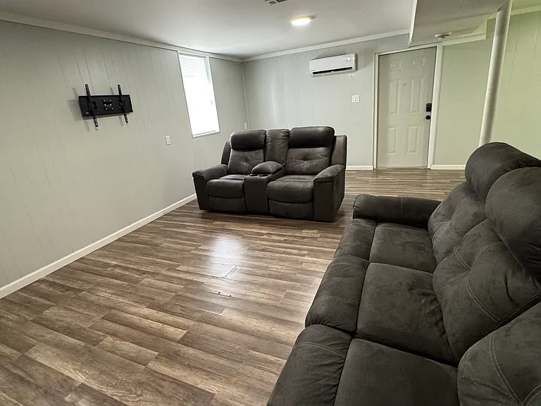 8718 Rollingwood Rd #B — Photo 6