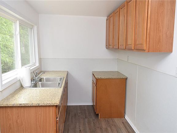4th image of 151 Wood Ave