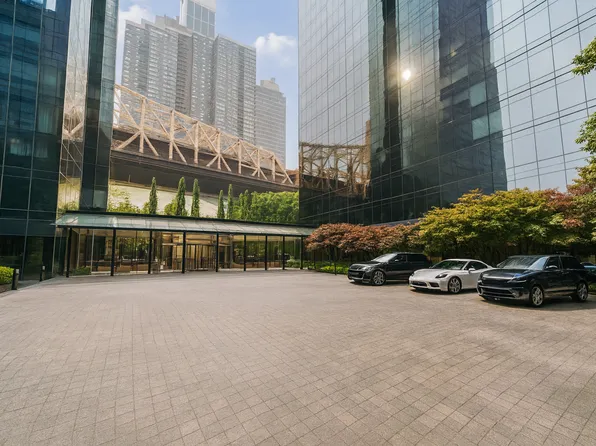 1113 York Avenue image 14 of 16