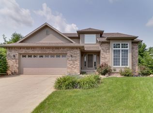 112 Falcon Ridge Dr, Le Roy, IL 61752