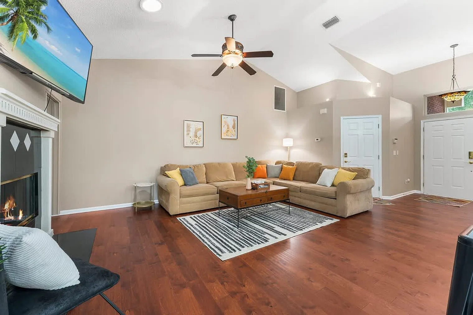 5 bed, 3.0 bath, 3282 sqft, $5,966 — Photo 2