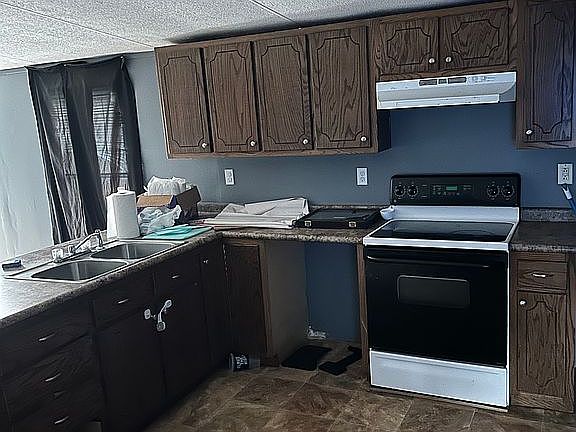 3rd image of 15 White Oak Dr