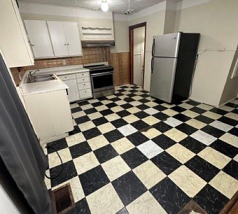 5th image of 2904 N Linden St