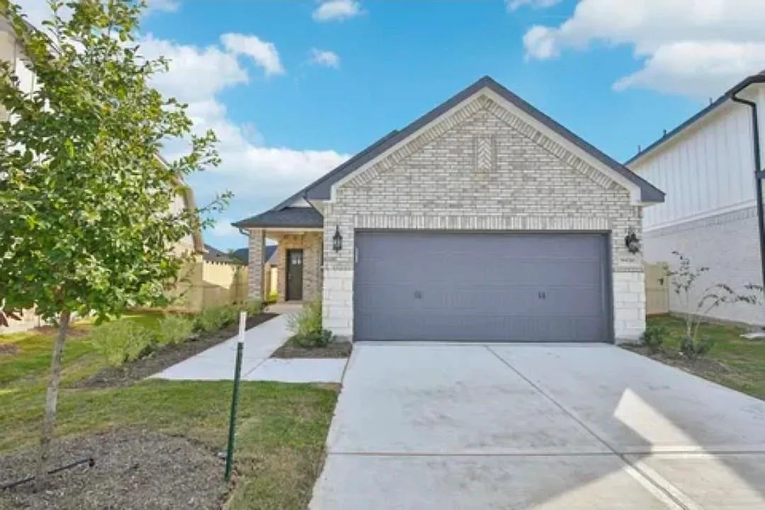 3 bed, 2.0 bath, $2,200 — Photo 1