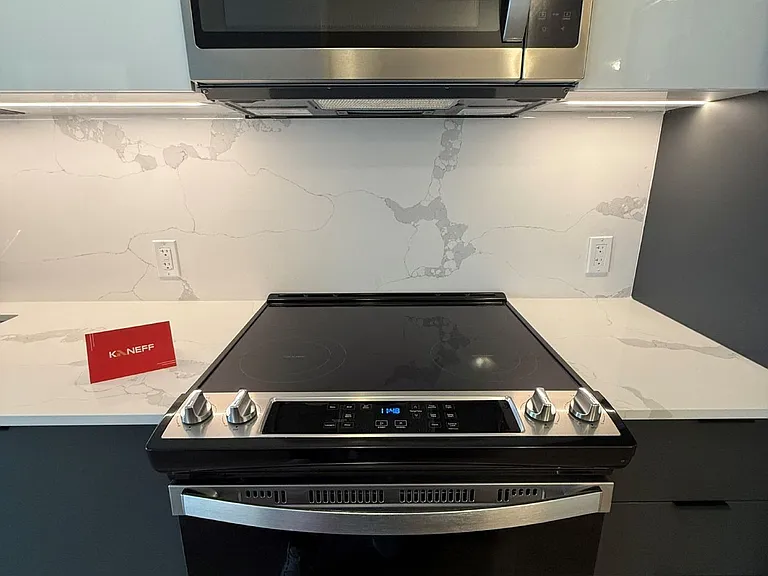 202 Burnhamthorpe Rd E #1410 — Photo 13