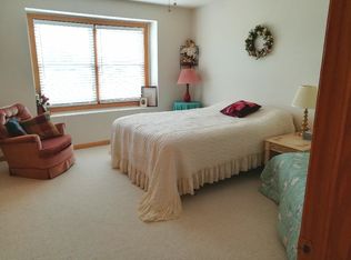 W1380 Robert Ln, Berlin, WI 54923