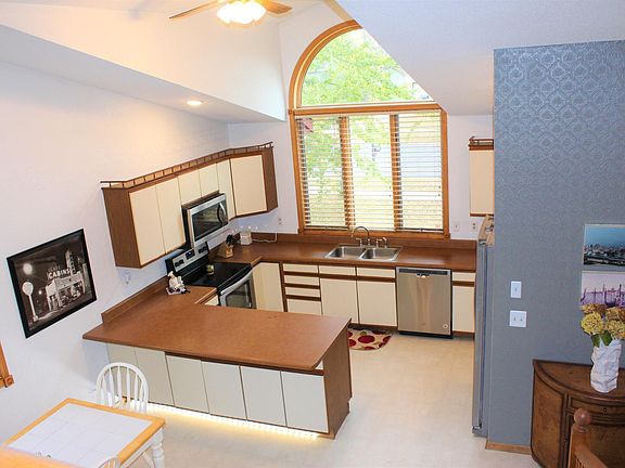 3rd image of 1415 Northway Pl
