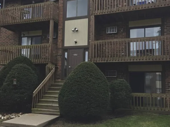 429 Berkshire Dr APT 21, Crystal Lake, IL 60014