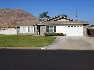 450 Whipporwill Dr, Riverside, CA 92507