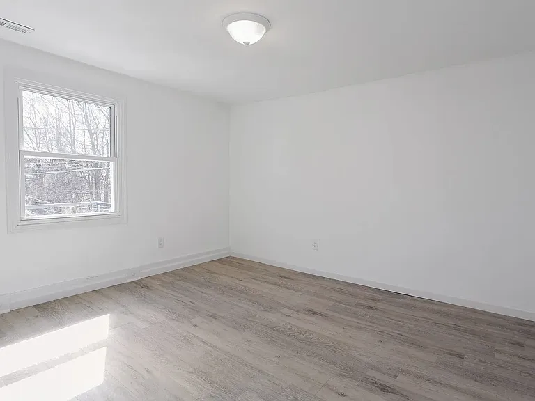 33 William St #3 — Photo 14