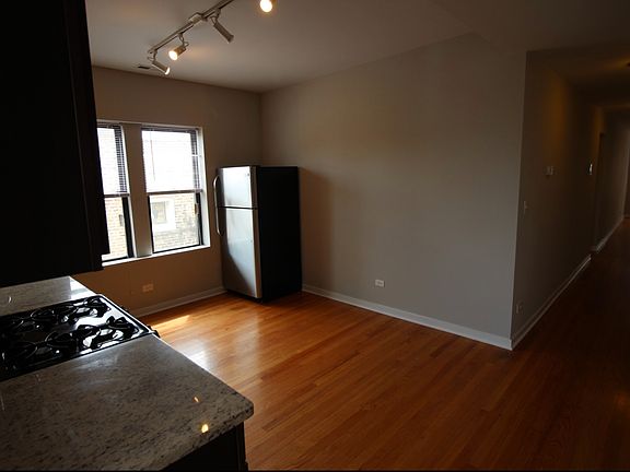 4th image of 6447 N Claremont Ave