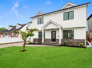 10 California Street, Hicksville, NY 11801