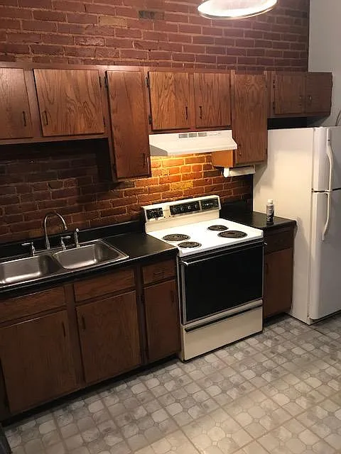 119 W Main St — Photo 2