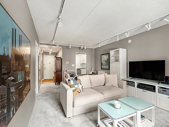 3rd image of 280 Rector Pl APT 3E