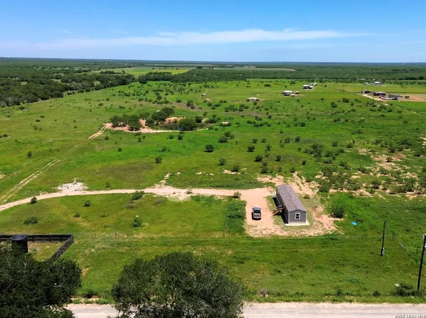 6061 County Road 2000, Pearsall, TX 78061