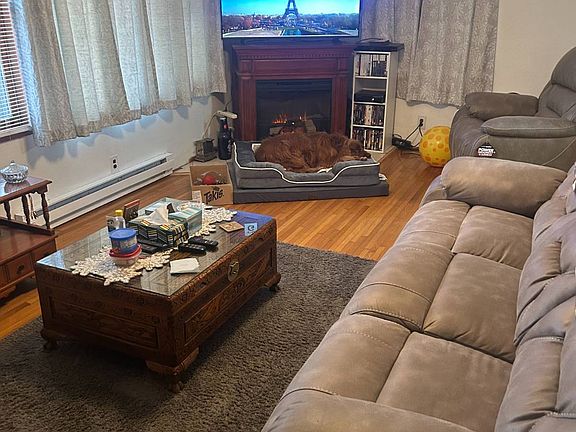 4th image of 508 Main St