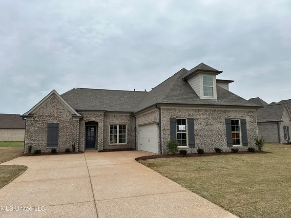 1840 Benton Dr, Nesbit, MS 38651